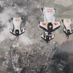 I tito ptáčci létají nad námi