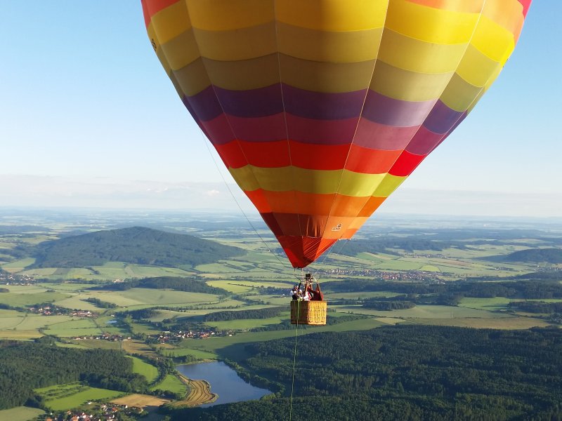 Romantický let balonem či vyhlídkový fotolet